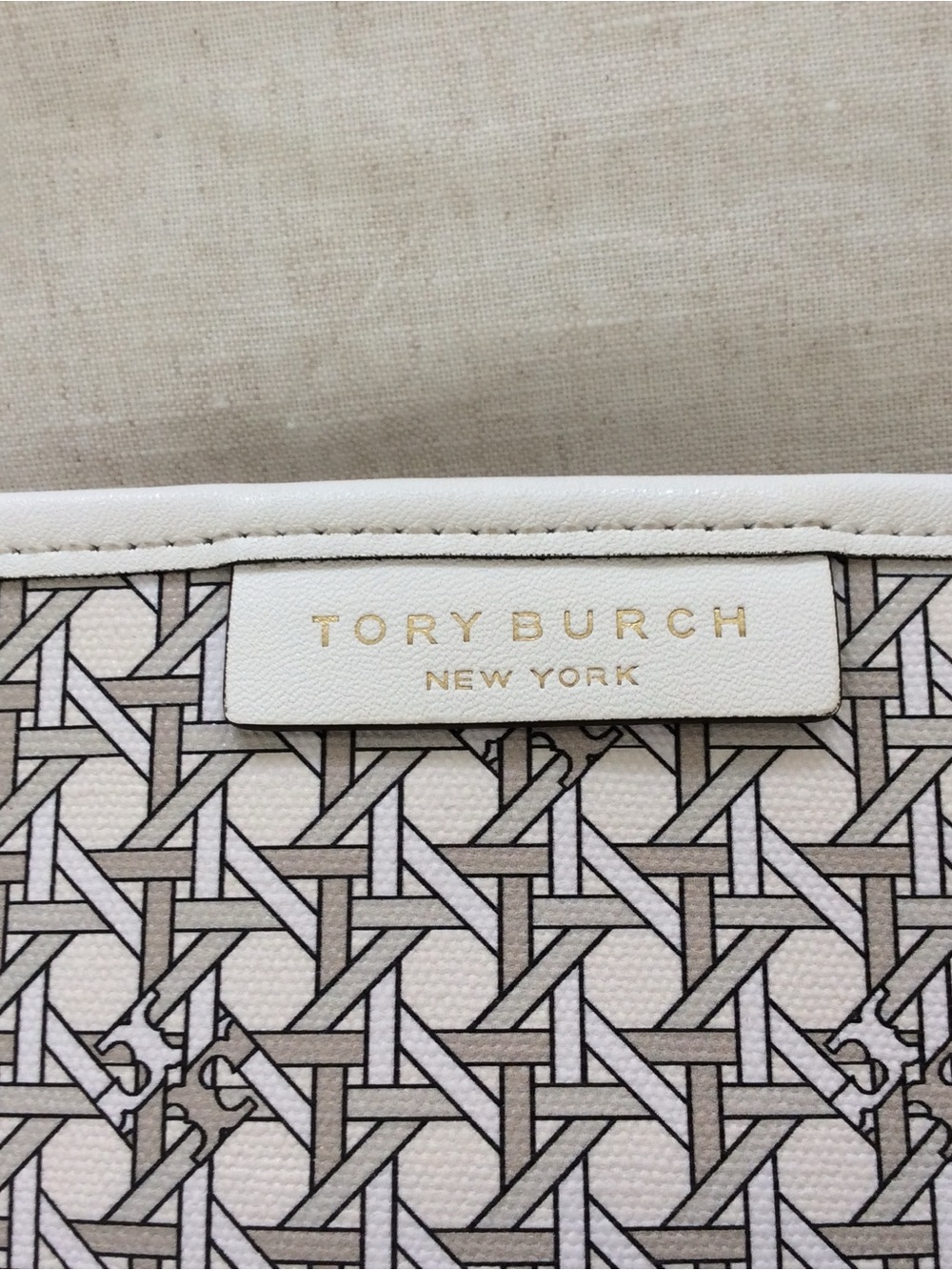 Tory Burch Ever Ready Cream and Black Tote with Matching Wristlet - Picture 11 of 17